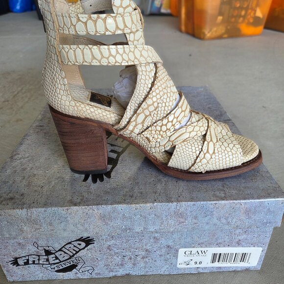 *Brand New* Freebird by Steven Claw White Snake Sandal, Size 9 - Picture 2 of 9